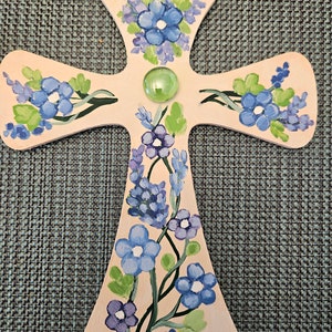 Croix florale en bois pour mur, Croix peinte décorative, Décoration spirituelle, Cadeau de baptême, Décoration de croix, Cadeau de première communion, Sally Crisp image 10