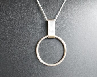 Silver statement pendant 'Pull to Open'