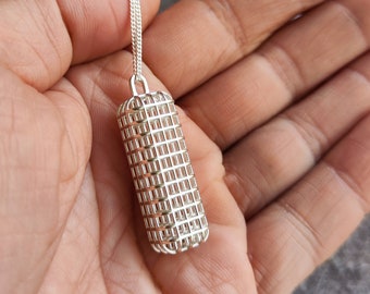 Silver geometrical pendant with squares design