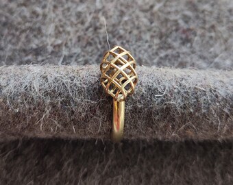 Gold elegant and symmetrical ring Ellips design