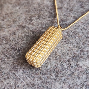 Gold geometrical pendant with perfect squares design