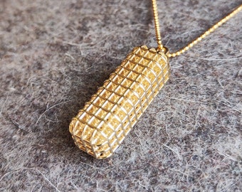 Gold geometrical pendant with perfect squares design