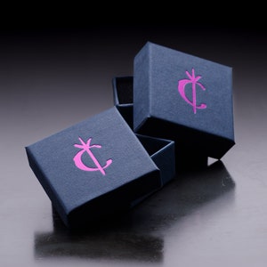 Elegant Goth-ring WANDA med giftgrön ädelsten bild 6