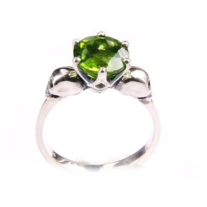 Elegant Goth-ring WANDA med giftgrön ädelsten bild 2