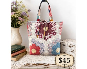 Bolso de mano reciclado con diseño de colcha vintage de jardín de flores de la abuela: ¡precioso!