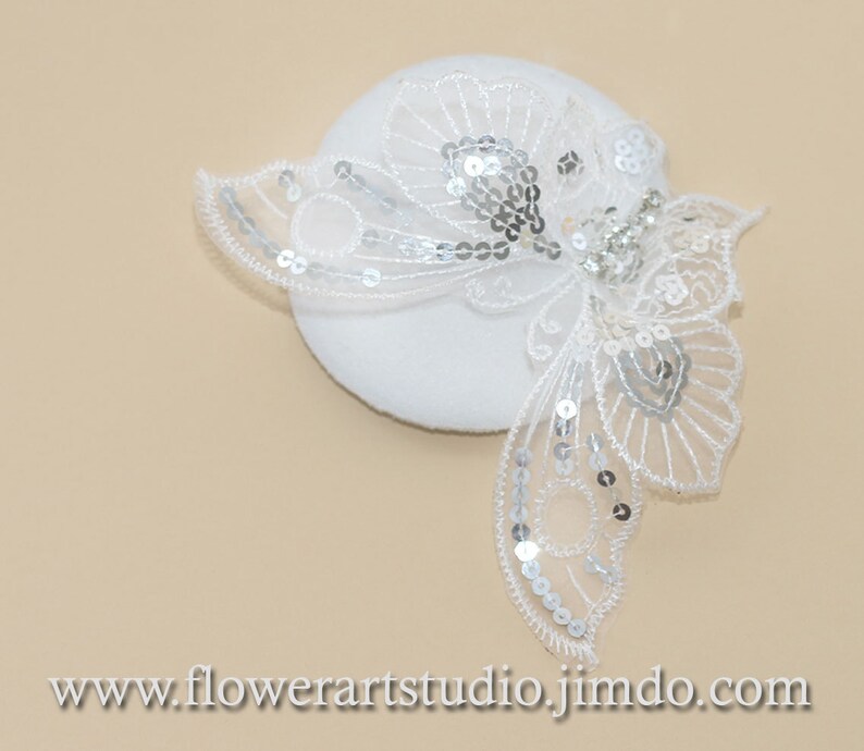 Retro wedding White Small Hat Bridal Headpiece White Butterfly headpiece Bridal top hat Classic White Wedding. Wedding Fascinator