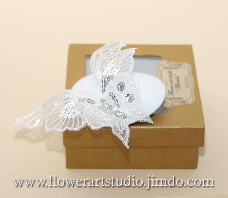 Retro wedding White Small Hat Bridal Headpiece White Butterfly headpiece Bridal top hat Classic White Wedding. Wedding Fascinator