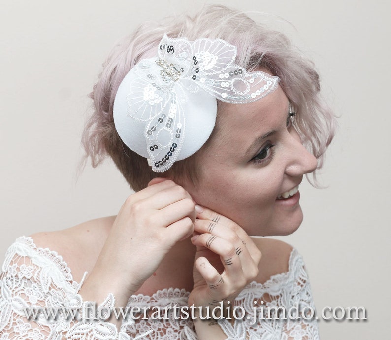Retro wedding White Small Hat Bridal Headpiece White Butterfly headpiece Bridal top hat Classic White Wedding. Wedding Fascinator