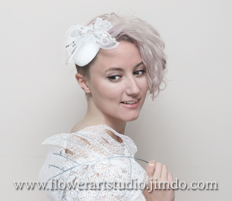 Retro wedding White Small Hat Bridal Headpiece White Butterfly headpiece Bridal top hat Classic White Wedding. Wedding Fascinator