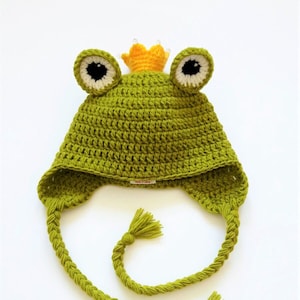 Gehäkelte Frosch Mütze, Froschprinzessin, Froschkönig, Earflap Mütze, Lustiger Hut, Kinder Outfit, Kostüm Hut, Charakter Hut, Frosch mit Kronen-Hut