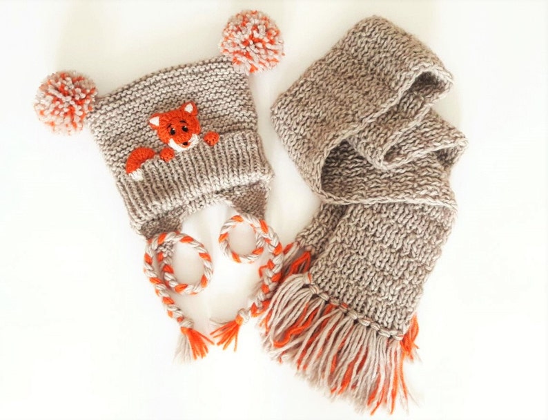 Mössa och halsduk, Rävhatt, Vinteraccessoarer, Pompomhatt, Halsduk med fransar, Vinteroutfit, Barnmode, Öronlappshatt, Barnoutfit, Söt mössa bild 2