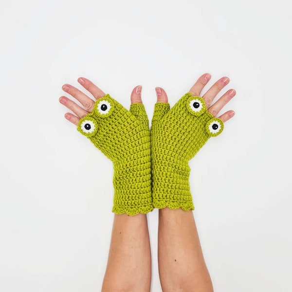 Fingerless Gloves, FROG Gloves, Crochet Gloves, Arm Warmers, Frog Mittens, Hand Warmers, Goblincore Fashion, Women Accessories, Green Gloves