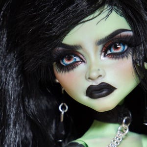 Display Only ~  12&quot; Monster High by ~ Rogue Lively ~