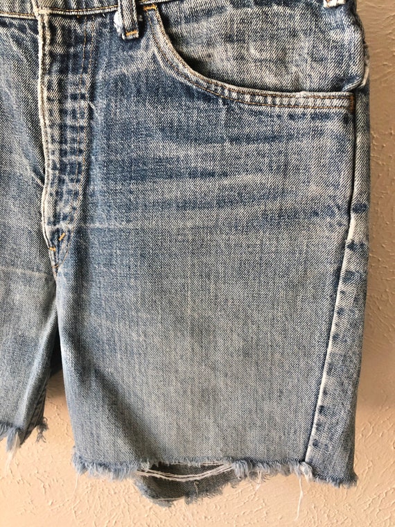 Vintage Levi’s Jean shorts - image 2