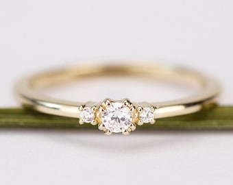 Three stone engagement rings round | simple and delicate diamond engagement ring