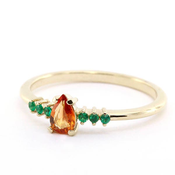 Bague de fiançailles, bague saphir orange, bague coucher de soleil, bague grappe, bague de fiançailles poire, bague symétrique, bague émeraude, bague délicate