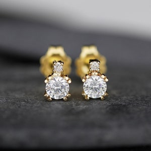 18k Gold Diamond Stud Earrings: Minimalist Wedding Jewelry