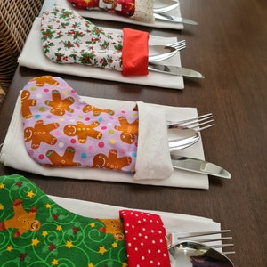 Mini kerstman kous. Snoepzakjes/lollyzakjes. Traditionele kerst. Kerstbestekhouder. Cadeaukaarthouder. Kerstboomdecoratie. Holly
