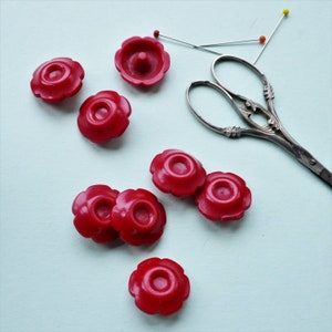 Eight Medium Red Plastic BUTTONS // 1940s VINTAGE Shank with Shaped Flower Design - 2.4cm diameter (D3)