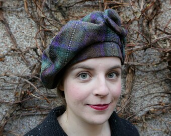 Women's Vintage Style Wool Tartan Plaid Beret // 1940s French Beret // Amethyst & Emerald