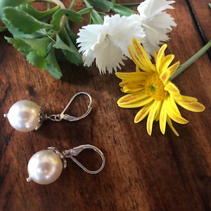 Boucles d&#39;oreilles en perles. Argent sterling, boucles d&#39;oreilles de mariée, un cadeau pour elle, un cadeau de maman, un cadeau de Noël