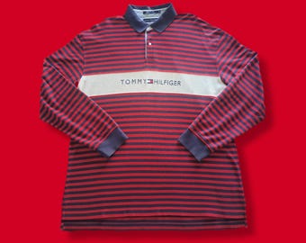 Vintage Tommy Hilfiger poloshirt uit de jaren 90 met rode en marineblauwe strepen en opdruk, maat XXL