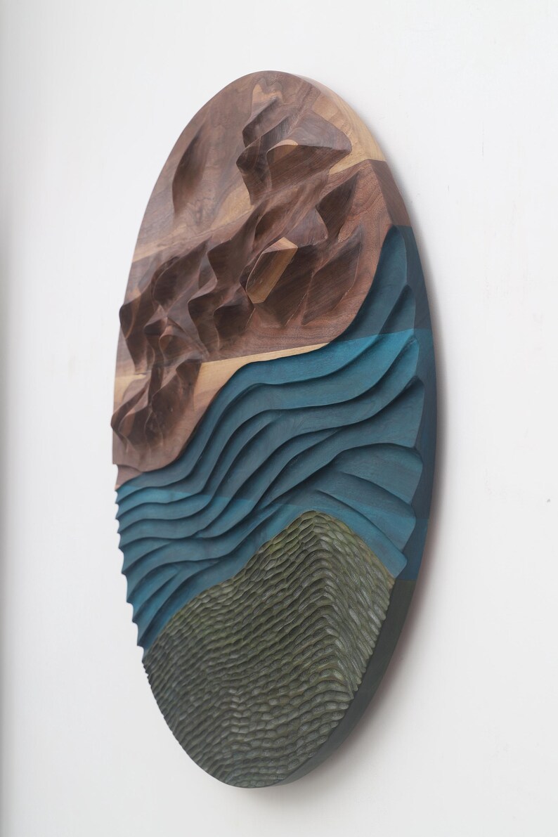 Mountainscape Rounded River Through the Highlands: Round Mountainscape Wall Art (32