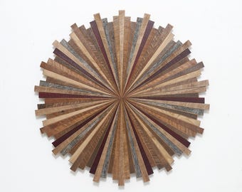 Reclaimed Barnwood Starburst Wall Art: Rustic Wood Decor