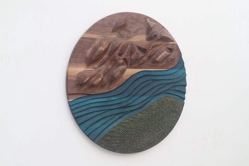 Mountainscape Rounded River Through the Highlands: Round Mountainscape Wall Art (32