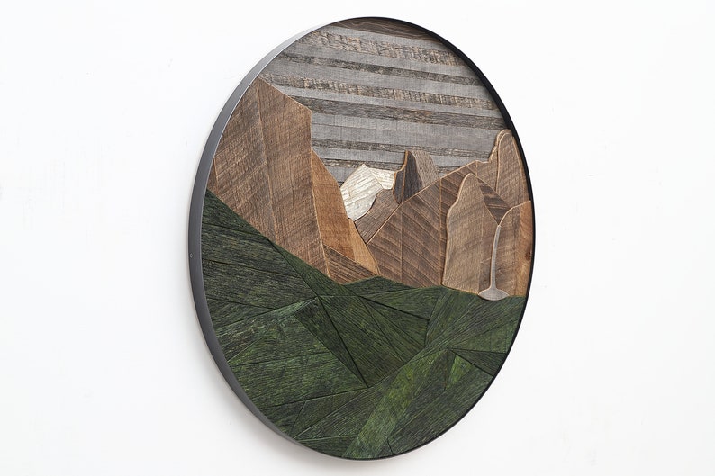 Mountainscape Rounded Yosemite Valley Reclaimed Wood Wall Art: Round Mountainscape (32