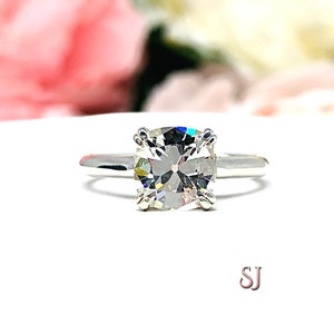 Bague de fiançailles en ZC presque incolore taillée à l'ancienne 7,5 mm 2 carats