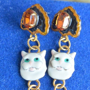Boucles d'oreilles Lunch at the Ritz - Signées, chats persans blancs, carte originale, percée, excellent cadeau - vintage - rare, fabuleuse !