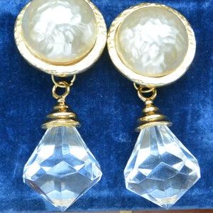 VERKOOP! Kenneth Lane Couture-oorbellen - gesigneerd, elegante parels, grote druppel gefacetteerde kristallen, clip, geweldig cadeau - vintage - gepensioneerd, fantastisch!