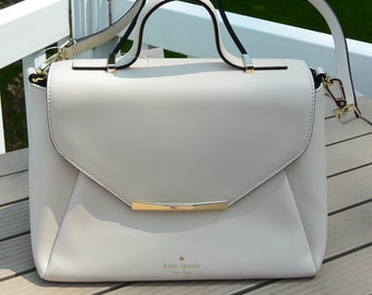 Kate Spade handtas - ONGEBRUIKT - Leer, beige, goudkleurige hardware, tas met Spade-print, vintage, UITVERKOOP!