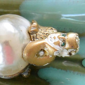 ¡OFERTA! Broche KJL Glam - Firmado, con perla en el vientre, cristales verdes/transparentes, ideal para regalar - Vintage - ¡Muy raro, fabuloso!