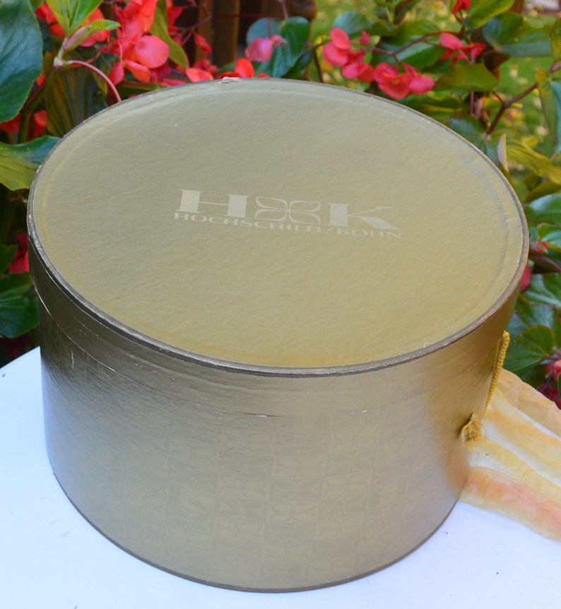 Great Condition Hochschilds Dept Store Vintage -Rare Gold Hat Box Fabulous!
