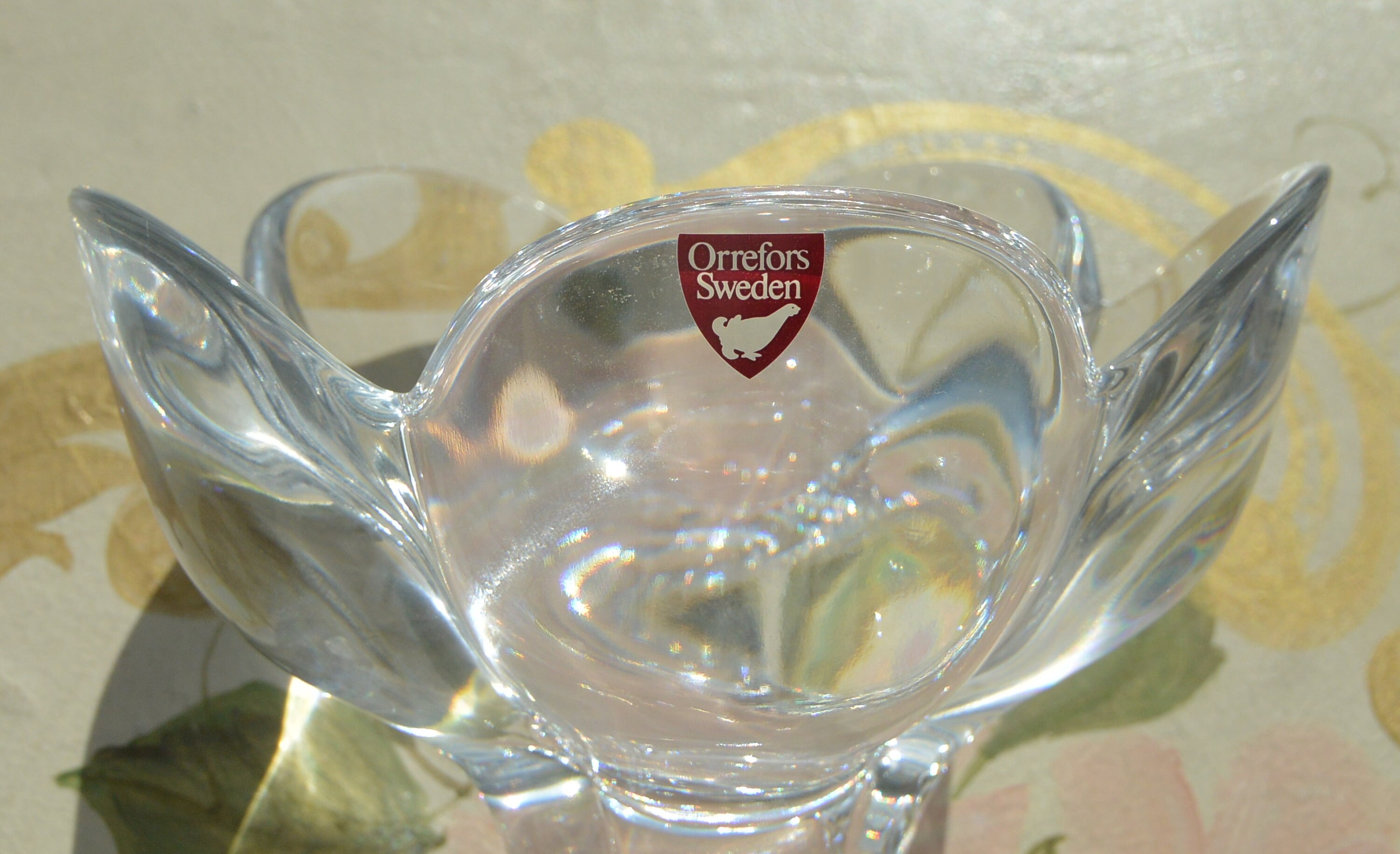 Orefors クリスタル ボウル: 未使用、スカラップ エッジ、スウェーデン