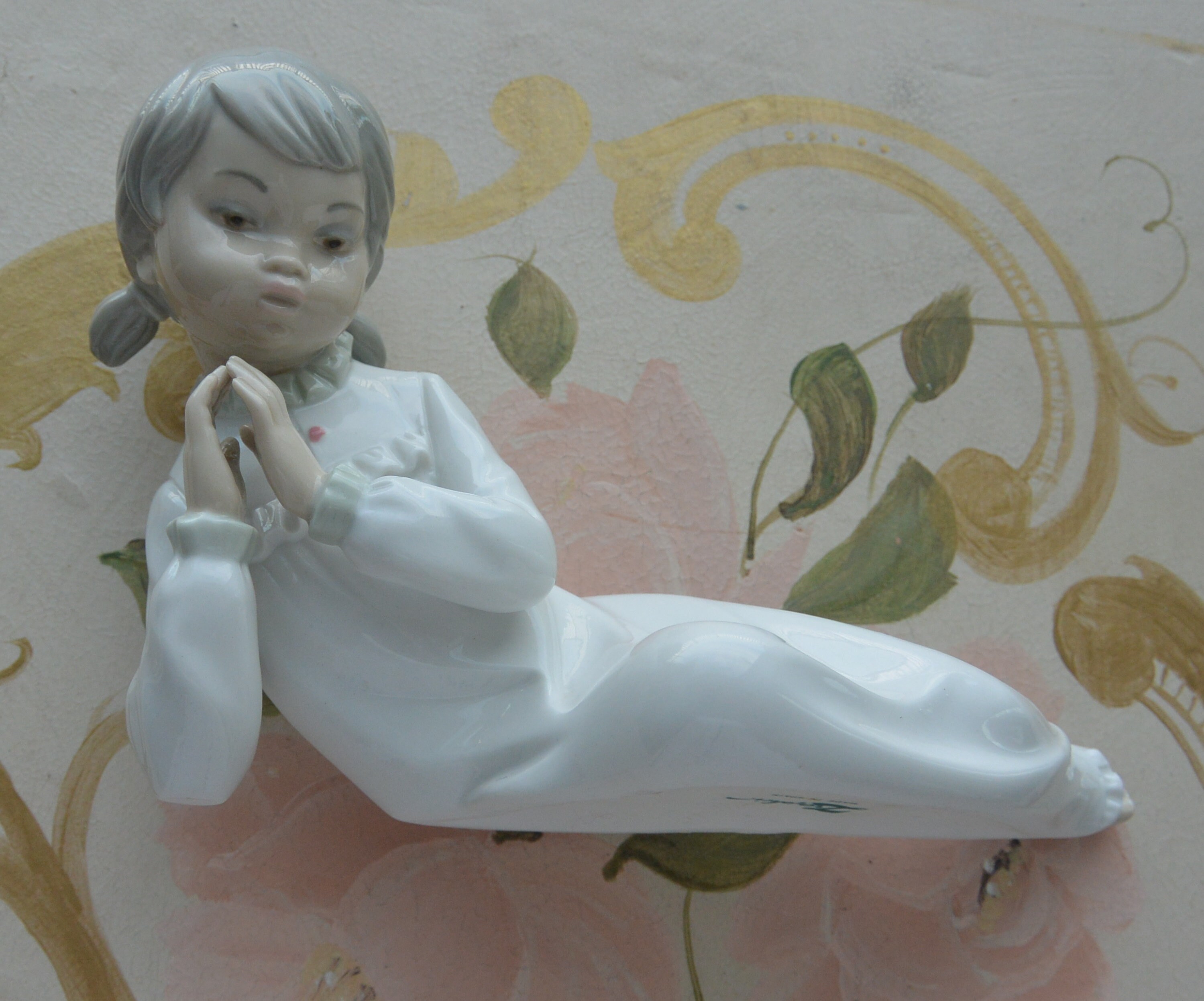 Lladro Zaphir Girl Figurine: Bedtime Prayer, Handmade in Spain