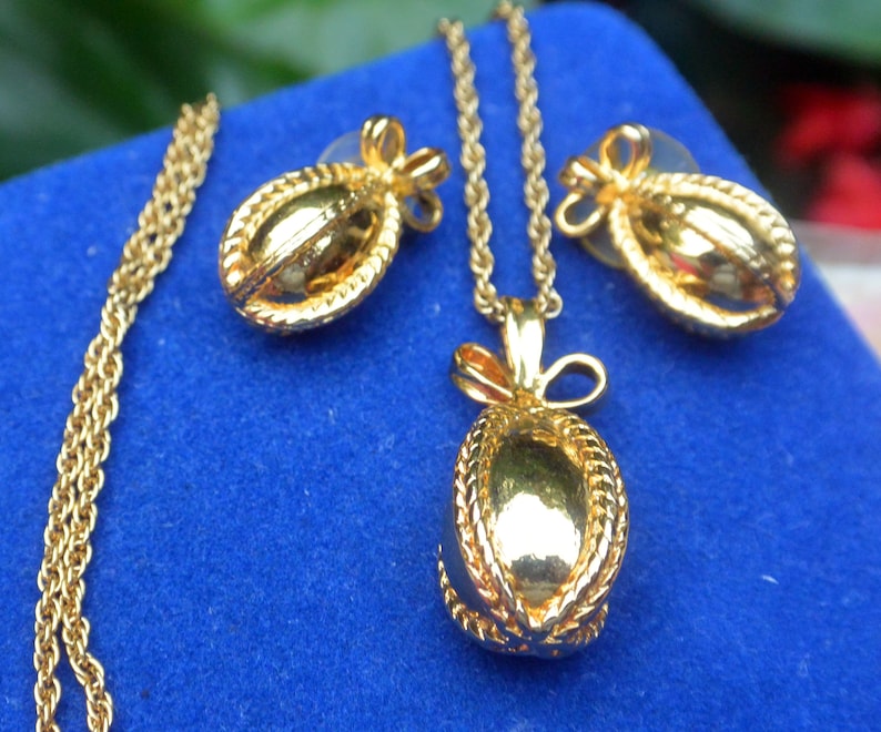 Vintage Joan Rivers Egg Set SALE NecklaceEarrings Pouches- Free US Shipping Fabulous! Signed