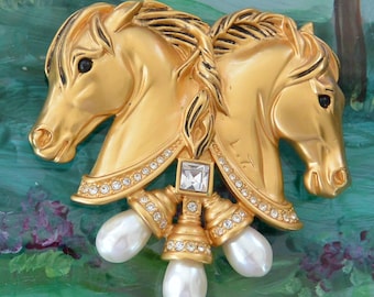 Vintage Elizabeth Taylor Avon Necklace: Shah Jehan Taj Mahal