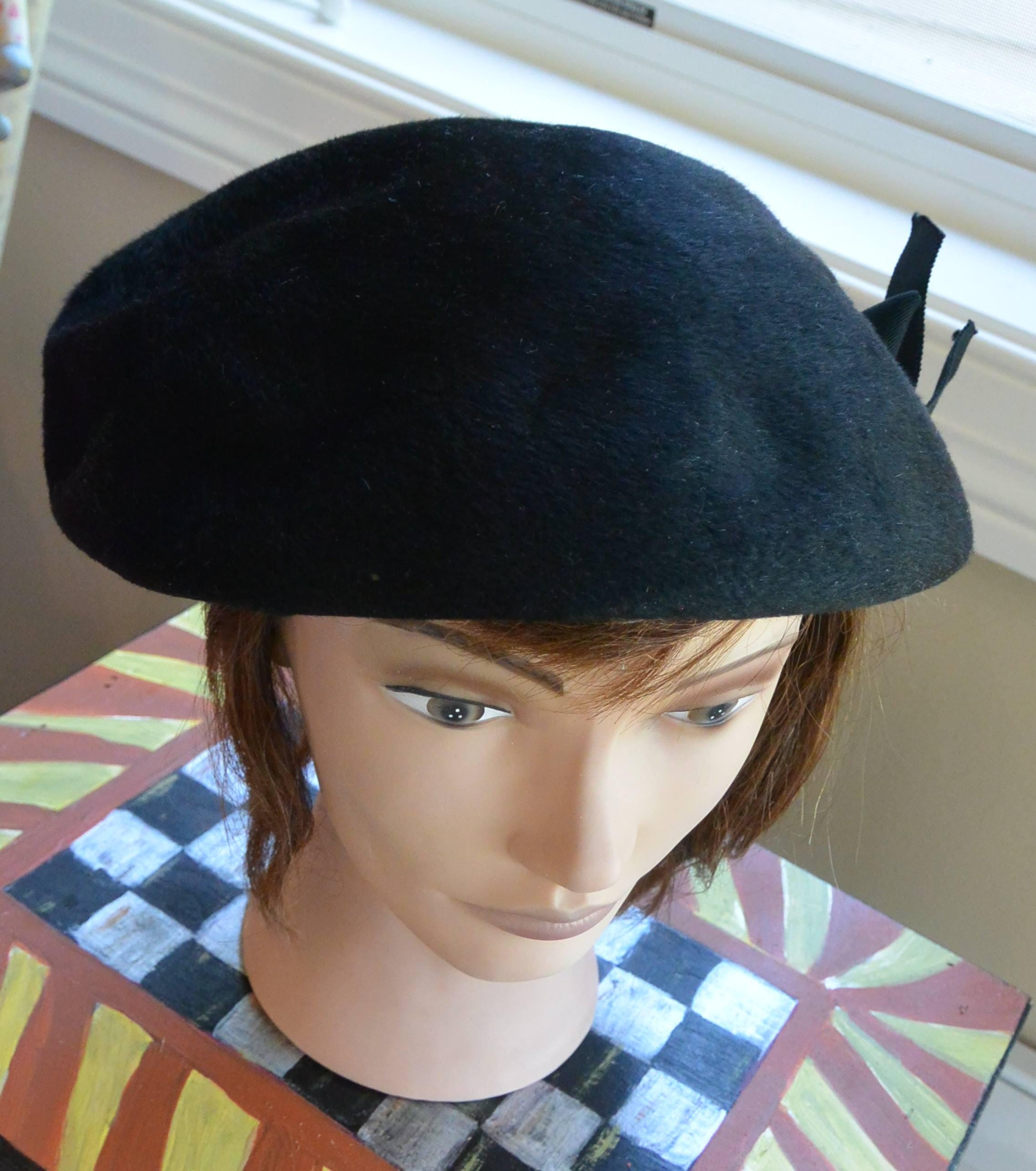 Schiaparelli vintage 1960’s black felt Beret hat Miss Schiaparelli black felt wool hat. Vintage, in excellent  main image 2