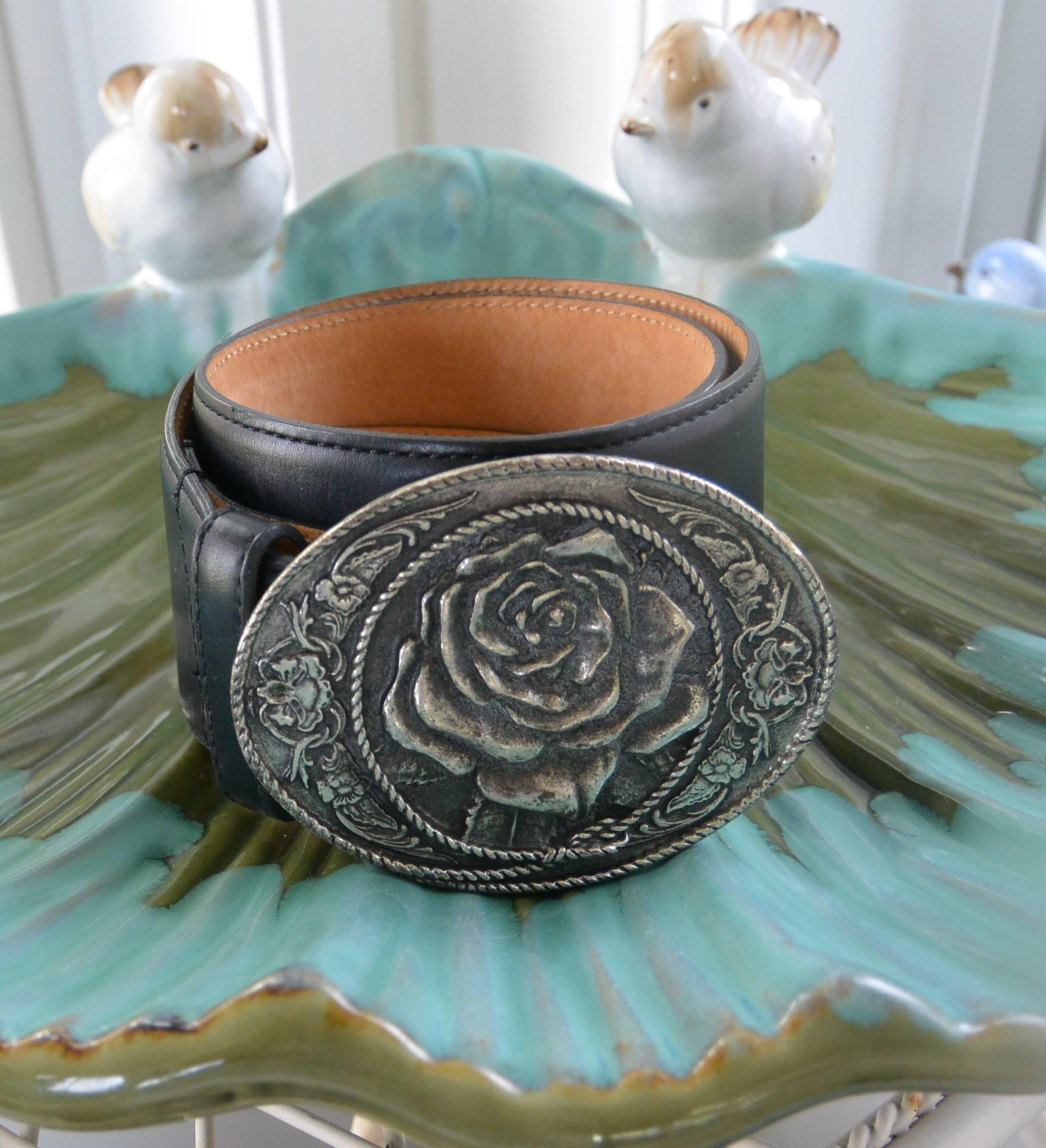 Rare Vintage MOSCHINO White Leather Pewter Heart Buckle Belt sz. 90 Italy Vintage MOSCHINO Italy Thin Designer Black Belt With Silver  main image 3