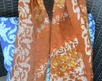 Grand Foulard En Soie Satya Paul Vintage - Dimensions 110x115 Cm - Couleur Orange - Occasion
