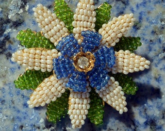 スタンレー ハグラー フラワー ブローチ: 署名入り、マルチカラー