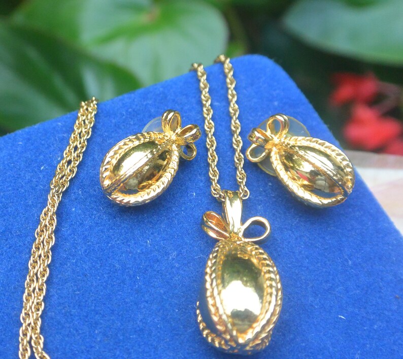 Vintage Joan Rivers Egg Set SALE NecklaceEarrings Pouches- Free US Shipping Fabulous! Signed