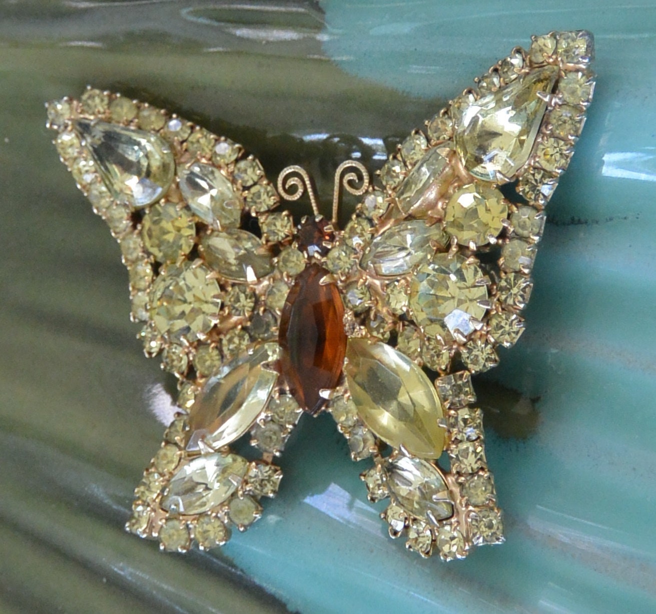 1pc Design Pleated Diamond Butterfly Brooch Fashion High Level
