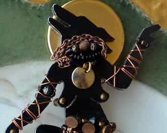 Liztech Ceremonial Wolf Brooch: Vintage Handcrafted Signed Jewelry