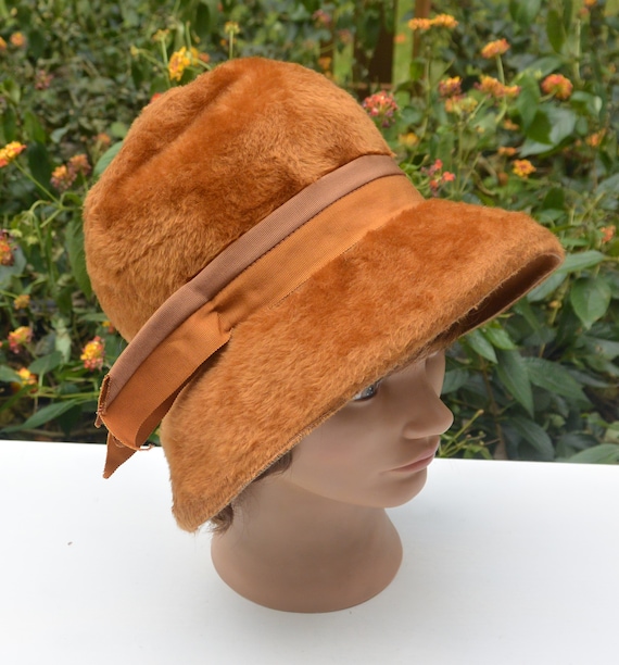 48 HR SALE! Elsa Schiaparelli Cloche Hat - Italy D