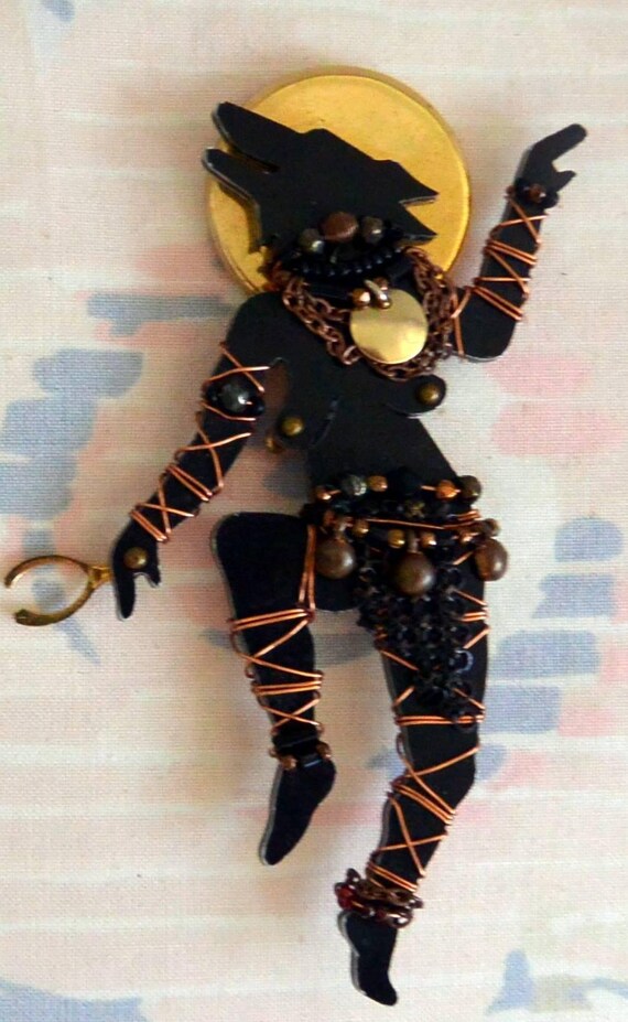 Liztech Ceremonial Wolf Brooch: Vintage Handcrafted Signed Jewelry