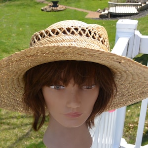 SALE! Elegant Straw Hat - Open Work Straw, Pink Millinery Ribbon Hatband, Dress Up/Down  - Vintage - Rare, Fabulous!